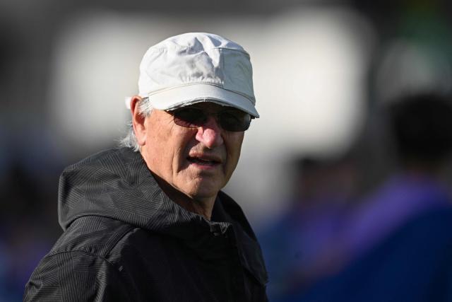 Uruguay's head coach Ariel Longo gestures ahead the Conmebol Women's Nations League 2025-26 football match between Uruguay and Ecuador at the Alfredo Víctor Viera Park Stadium in Montevideo on December 2, 2025. (Photo by Eitan ABRAMOVICH / AFP)