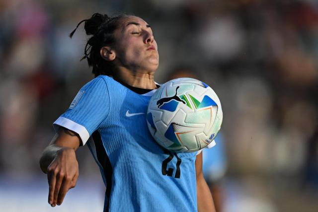 Uruguay's midfielder #21 Juliana Viera plays the ball with her chest during the Conmebol Women's Nations League 2025-26 football match between Uruguay and Ecuador at the Alfredo Víctor Viera Park Stadium in Montevideo on December 2, 2025. (Photo by Eitan ABRAMOVICH / AFP)