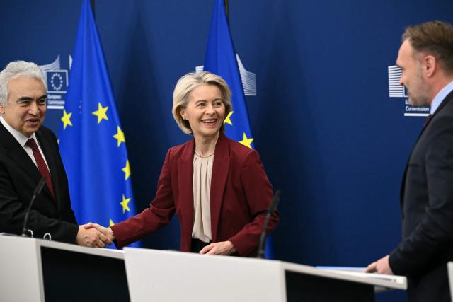 (From L) International Energy Agency (IEA) Executive Director Fatih Birol, European Commission President Ursula Von der Leyen and EU Commissioner for Energy and Housing Dan Jorgensen attend a press confrence in Brussels on December 3, 2025. (Photo by NICOLAS TUCAT / AFP)