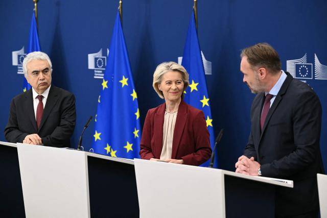 (From L) International Energy Agency (IEA) Executive Director Fatih Birol, European Commission President Ursula Von der Leyen and EU Commissioner for Energy and Housing Dan Jorgensen attend a press confrence in Brussels on December 3, 2025. (Photo by NICOLAS TUCAT / AFP)
