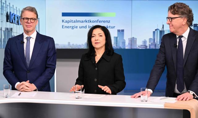 (L-R) Deutsche Bank CEO Christian Sewing, German Economy and Energy Minister Katherina Reiche and KfW CEO Stefan Wintels attend the "Capital Markets Conference on Energy Transition and Infrastructure for Germany" on December 3, 2025 in Frankfurt am Main, western Germany. (Photo by Kirill KUDRYAVTSEV / AFP)