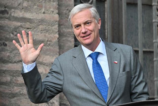 Chile's presidential candidate Jose Antonio Kast, of the Partido Republicano party, waves upon his arrival for a debate organised by the Chilean Radio Association (Archi) in Santiago, on December 3, 2025. The clock is ticking down to a presidential run-off election on December 14, with far-right candidate Jose Antonio Kast the frontrunner to win the second round of voting against leftist Jeannette Jara. (Photo by RODRIGO ARANGUA / AFP)