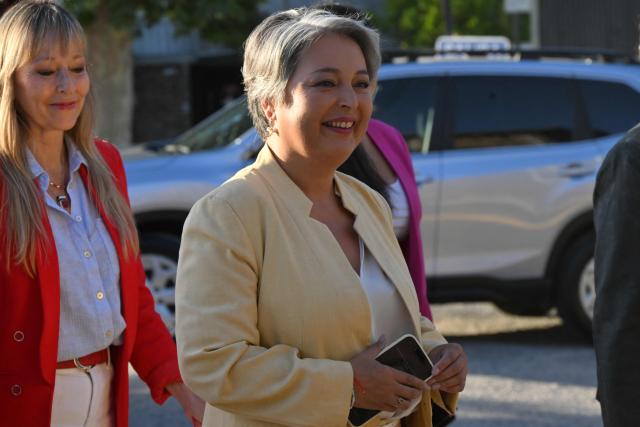 Chile's presidential candidate Jeannette Jara of the Unidad por Chile coalition, arrives for a debate organised by the Chilean Radio Association (Archi) in Santiago, on December 3, 2025. The clock is ticking down to a presidential run-off election on December 14, with far-right candidate Jose Antonio Kast the frontrunner to win the second round of voting against leftist Jeannette Jara. (Photo by RODRIGO ARANGUA / AFP)