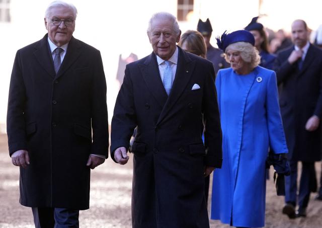 Germany's President Frank-Walter Steinmeier (L) speaks with Britain's King Charles III (2L) and are followed by Wife of Germany's President Elke Buedenbender and Britain's Queen Camilla and Britain's Catherine, Princess of Wales and Britain's Prince William, Prince of Wales during a Ceremonial Welcome in the Quadrangle at Windsor Castle in Windsor, on December 3, 2025, the first day of a three day state visit by the German President. (Photo by Andrew Matthews / POOL / AFP)