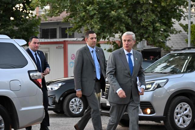 Chile's presidential candidate Jose Antonio Kast (R), of the Partido Republicano party, arrives for a debate organised by the Chilean Radio Association (Archi) in Santiago, on December 3, 2025. The clock is ticking down to a presidential run-off election on December 14, with far-right candidate Jose Antonio Kast the frontrunner to win the second round of voting against leftist Jeannette Jara. (Photo by RODRIGO ARANGUA / AFP)