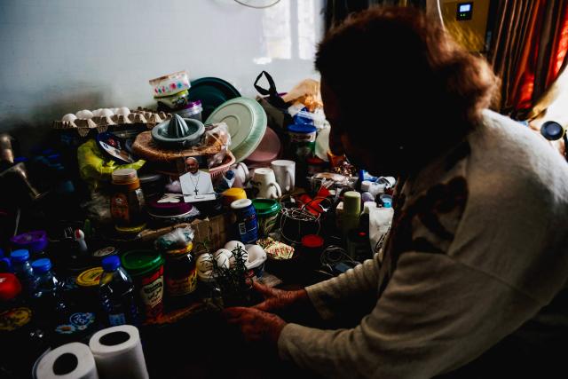 A displaced Palestinian woman prepares Christmas decorations in a shelter at the Holy Family Catholic Church compound in Gaza City, on December 3, 2025. Israel said on November 3, it would open the Rafah crossing from Gaza to Egypt to allow residents to exit the Palestinian territory "in the coming days," but Egypt denied such a deal with Israel. (Photo by Omar AL-QATTAA / AFP)