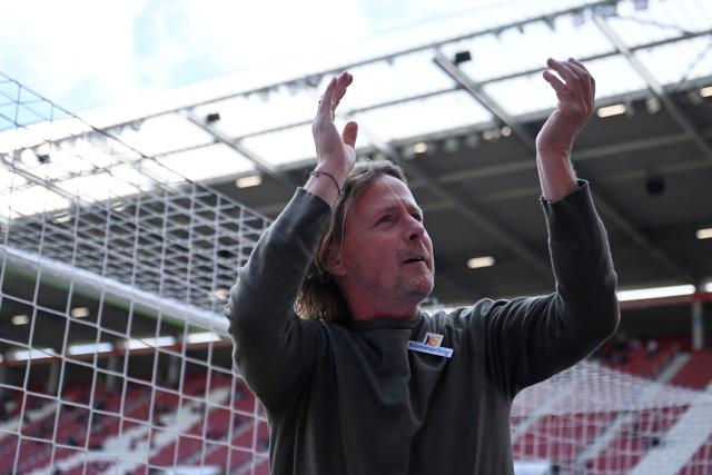 (FILES) Mainz' Danish head coach Bo Henriksen reacts prior to the German first division Bundesliga football match between 1 FSV Mainz 05 and Borussia Dortmund in Mainz, western Germany on September 27, 2025. According to German media reports on December 3, 2025, German first division club Mainz 05 has parted ways with coach Bo Henriksen. (Photo by Kirill KUDRYAVTSEV / AFP) / DFL REGULATIONS PROHIBIT ANY USE OF PHOTOGRAPHS AS IMAGE SEQUENCES AND/OR QUASI-VIDEO