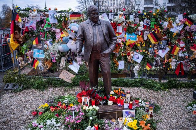 A bronze statue of Christian Democratic Union (CDU) politician Walter Luebcke, who was assassinated by a neo-Nazi extremist on June 2, 2019, stands in front of the Konrad Adenauer Haus, the CDU headquarters in Berlin, on December 3, 2025, a day after the inauguration of the memorial. The temporary memorial, organised by activists of the Center for Political Beauty (Zentrum für Politische Schoenheit), has come under sharp criticism by CDU leaders. According to the organisers, the elaborate memorial project was approved by the Berlin-Mitte district office for two years. Luebcke, a member of Chancellor Angela Merkel's party who backed her pro-migrants stance, was shot dead by Stephan Ernst, a supporter of the AfD (Alternative for Germany) in 2019, in what was believed to be Germany's first far-right political assassination since World War II. According to the Center, the memorial is a place against forgetting and against the normalization of the AfD. (Photo by John MACDOUGALL / AFP)
