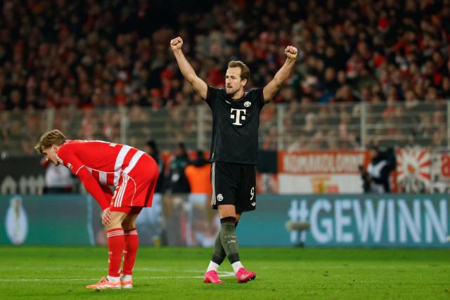 Bayern Munich's English forward #09 Harry Kane (R) celebrates next to Union Berlin's German midfielder #06 Aljoscha Kemlein after his team's 3-2 win of the German Cup (DFB-Pokal) round of 16 football match between 1 FC Union Berlin and FC Bayern Munich in Berlin on December 3, 2025. Harry Kane scored a first-half header as Bayern Munich did just enough to reach the German Cup quarter-finals in a 3-2 win at Union Berlin on Wednesday. (Photo by Odd ANDERSEN / AFP) / DFB REGULATIONS PROHIBIT ANY USE OF PHOTOGRAPHS AS IMAGE SEQUENCES AND QUASI-VIDEO.