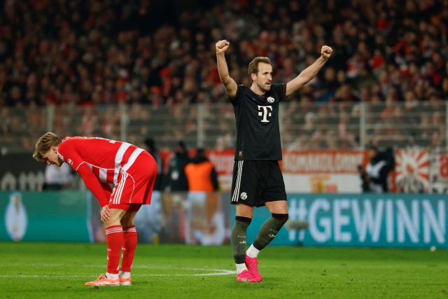 Bayern Munich's English forward #09 Harry Kane (R) celebrates next to Union Berlin's German midfielder #06 Aljoscha Kemlein after his team's 3-2 win of the German Cup (DFB-Pokal) round of 16 football match between 1 FC Union Berlin and FC Bayern Munich in Berlin on December 3, 2025. Harry Kane scored a first-half header as Bayern Munich did just enough to reach the German Cup quarter-finals in a 3-2 win at Union Berlin on Wednesday. (Photo by Odd ANDERSEN / AFP) / DFB REGULATIONS PROHIBIT ANY USE OF PHOTOGRAPHS AS IMAGE SEQUENCES AND QUASI-VIDEO.