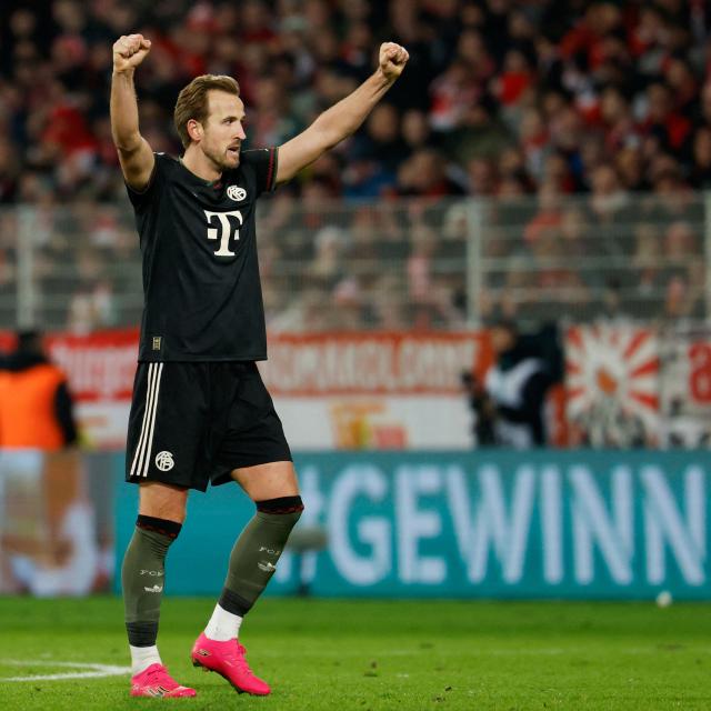 Bayern Munich's English forward #09 Harry Kane celebrates after his team's 3-2 win of the German Cup (DFB-Pokal) round of 16 football match between 1 FC Union Berlin and FC Bayern Munich in Berlin on December 3, 2025. Harry Kane scored a first-half header as Bayern Munich did just enough to reach the German Cup quarter-finals in a 3-2 win at Union Berlin on Wednesday. (Photo by Odd ANDERSEN / AFP) / DFB REGULATIONS PROHIBIT ANY USE OF PHOTOGRAPHS AS IMAGE SEQUENCES AND QUASI-VIDEO.
