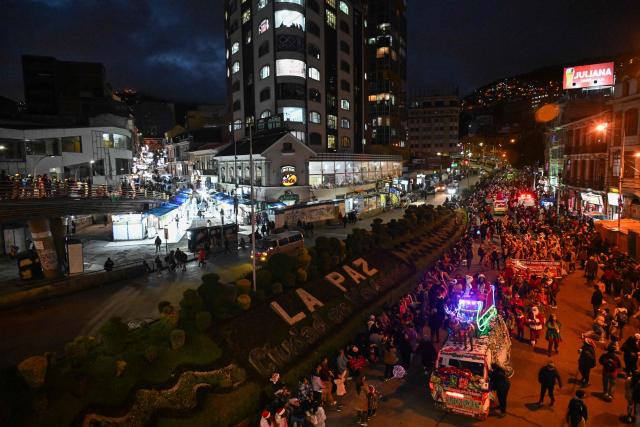 This view shows a Christmas parade during the annual event that marks the beginning of the festive season in La Paz on December 3, 2025. (Photo by Aizar RALDES / AFP)