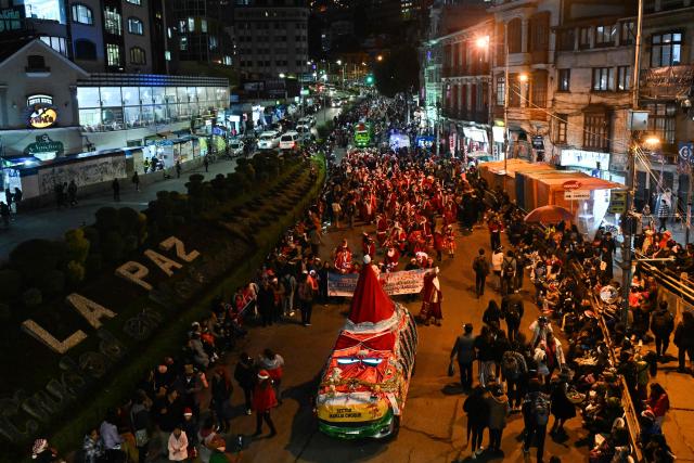 This view shows a Christmas parade during the annual event that marks the beginning of the festive season in La Paz on December 3, 2025. (Photo by Aizar RALDES / AFP)