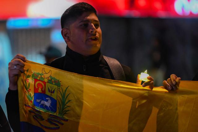 A Venezuelan citizen holds a candlelight during a vigil against Venezuela's President Nicolas Maduro and in support of US President Donald Trump at Lourdes Park in Bogota on December 3, 2025. Venezuela's President Nicolas Maduro confirmed on December 3, 2025, that he had a "cordial" phone call with his US counterpart Donald Trump 10 days ago amid a US military buildup in Latin America. (Photo by Luis ACOSTA / AFP)
