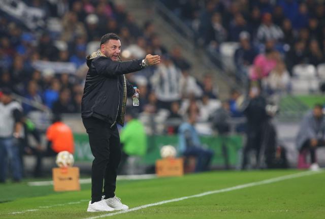 Toluca's Argentine head coach Antonio Mohamed gestures during the first leg of the Liga MX Apertura semifinal football match between Monterrey and Toluca at BBVA Stadium in Monterrey, Nuevo Leon state, Mexico, on December 3, 2025. (Photo by Julio Cesar AGUILAR / AFP)
