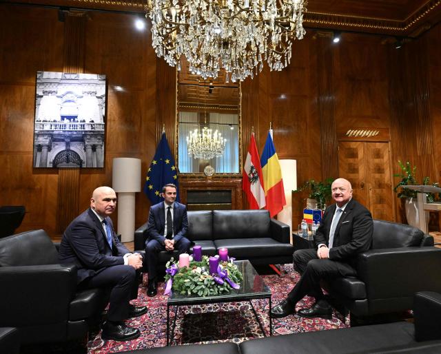 Austrian Chancellor Christian Stocker (R) and Romania's Prime Minister Ilie Bolojan (L) have taken seat for talks as they meet on December 4, 2025 in Vienna, Austria. (Photo by HELMUT FOHRINGER / APA / AFP) / Austria OUT