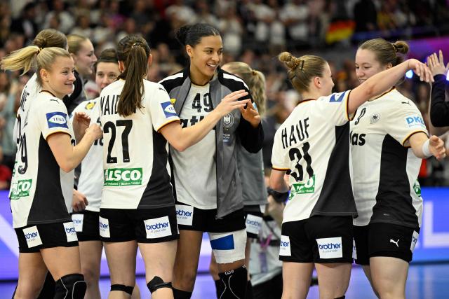 germany's players celebrate after winning the main round - Day 5 Group II handball match Montenegro v Germany of the IHF Women's Handball World Championship in Dortmund, western Germany on December 4, 2025. (Photo by INA FASSBENDER / AFP)