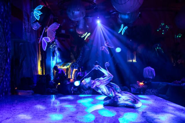 (FILES) Mexican circus artist Rodrigo Adame, 45 years old, performs on stage at the Zaza restaurant and lounge in Lagos, on August 24, 2025. Scantily clad in a sequin leotard and silver heels, the dancer swayed to "Money" by Cardi B in a mega-sized cocktail glass.
Nigeria might be going through its worst economic crisis in a generation, but in Lagos, the party hasn't stopped.
Patrons at The Library, where fake banknotes rained down on the stage, were being treated to both dinner and a show as cabaret takes the mega-city by storm.
Clubs like The Library have been fully revamped to cash in on the trend, tapping into the best singers and dancers across the African cultural powerhouse, but also drawing talent from across the world. (Photo by OLYMPIA DE MAISMONT / AFP)