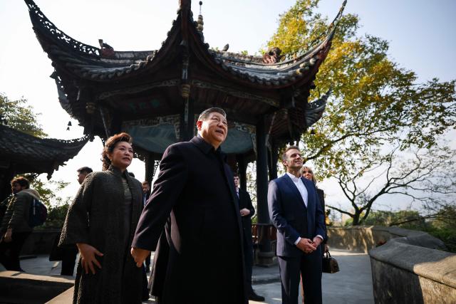 French President Emmanuel Macron (2nd R), his wife Brigitte Macron (R), Chinese President Xi Jinping (2nd L) and his wife Peng Liyuan (L) visit the Dujiangyan site, a designated UNESCO World Heritage site, in Dujiangyan, in southwestern China's Sichuan province on December 5, 2025. (Photo by Sarah Meyssonnier / POOL / AFP)