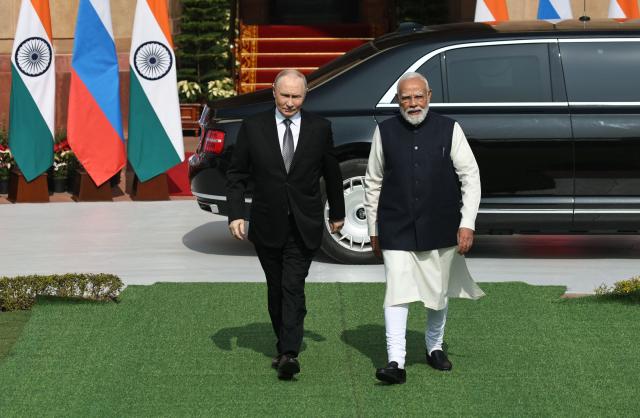 In this pool photograph distributed by the Russian state agency Sputnik, Russia's President Vladimir Putin and India's Prime Minister Narendra Modi walk prior to their talks at the Hyderabad House in New Delhi on December 5, 2025. (Photo by Mikhail TERESHCHENKO / POOL / AFP) / ***Editor's note : this image is distributed by the Russian state owned agency Sputnik***