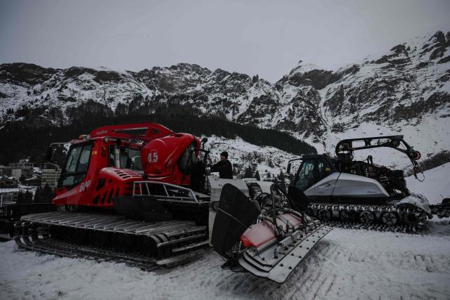 A technician maintains a snow groomer at the Gourette ski resort near the Col d'Aubisque pass in the Pyrenees, south-western France on December 3, 2025. The family-oriented resort features one of the largest beginner areas in the Pyrenees and is a pioneer in the mountain range where skiing was first introduced in 1903 near Col d'Aubisque pass. (Photo by Philippe LOPEZ / AFP)