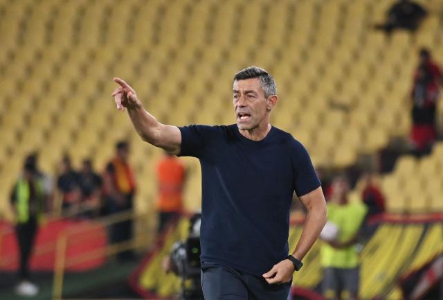 (FILES) Red Bull Bragantino's Portuguese coach Pedro Caixinha gestures during the Copa Sudamericana knockout round playoff first leg football match between Ecuador's Barcelona and Brazil's Red Bull Bragantino at the Monumental Banco Pichincha stadium in Guayaquil, Ecuador, on July 17, 2024. Months after his brief stint with Santos in Brazil, Portuguese coach Pedro Caixinha was announced on December 4, 2025 as the new head coach of Mexican club Bravos de Juárez, starting with the upcoming 2026 Clausura tournament and with a two-year contract. (Photo by MARCOS PIN / AFP)