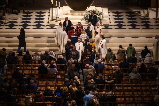 Faithfuls pray at the Holy Crown of Thorns during the veneration of the Holy Crown of Thorns at cathedral of Notre-Dame of Paris, in Paris on December 5, 2025. (Photo by Dimitar DILKOFF / AFP)
