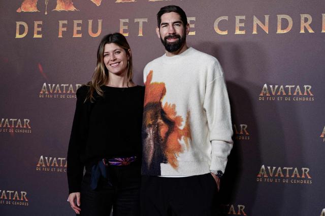 French former handball player Nikola Karabatic and his wife Geraldine Pillet pose during a photocall for the European premiere of "Avatar: Fire and Ash" at the Seine Musicale concert hall in Boulogne-Billancourt, on the outskirts of Paris on December 5, 2025. (Photo by STEPHANE DE SAKUTIN / AFP)