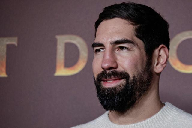 French former handball player Nikola Karabatic poses during a photocall for the European premiere of "Avatar: Fire and Ash" at the Seine Musicale concert hall in Boulogne-Billancourt, on the outskirts of Paris on December 5, 2025. (Photo by STEPHANE DE SAKUTIN / AFP)