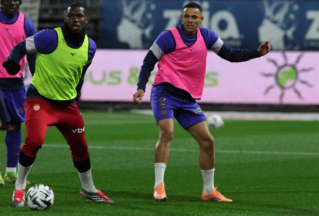 Monaco's French midfielder #08 Paul Pogba (L) and Monaco's Brazilian defender #02 Vanderson (C) warm up ahead of the French L1 football match between Stade Brestois 29 (Brest) and AS Monaco at the Francis-Le-Ble stadium in Brest, western France, on December 5, 2025. (Photo by Fred TANNEAU / AFP)