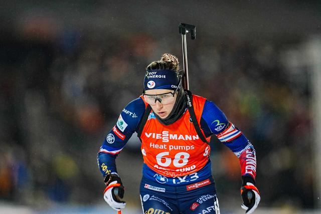 France's Justine Braisaz-Bouchet competes during the women's 7,5 km sprint event of the IBU Biathlon World Cup in Oestersund, Sweden on December 5, 2025. (Photo by Bjorn LARSSON ROSVALL / TT News Agency / AFP) / Sweden OUT