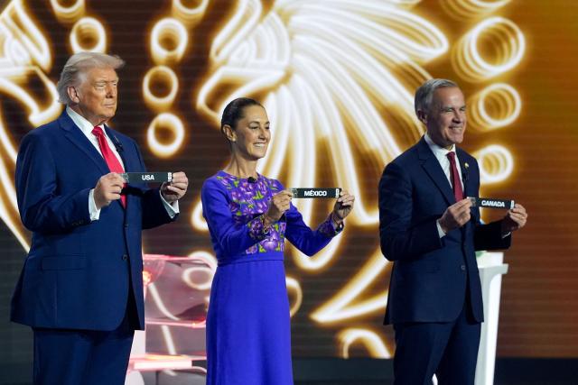 (L/R) US President Donald Trump, Mexico's President Claudia Sheinbaum and Canada's Prime Minister Mark Carney pose with their cards during the draw for the 2026 FIFA Football World Cup taking place in the US, Canada and Mexico, at the Kennedy Center, in Washington, DC, on December 5, 2025. (Photo by Stephanie Scarbrough / POOL / AFP)