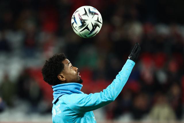 Marseille's English midfielder #08 Angel Gomes plays with the ball ahead of the French L1 football match between Lille LOSC and Olympique de Marseille (OM) at the Pierre-Mauroy stadium in Villeneuve-d'Ascq, northern France, on December 5, 2025. (Photo by Sameer AL-DOUMY / AFP)
