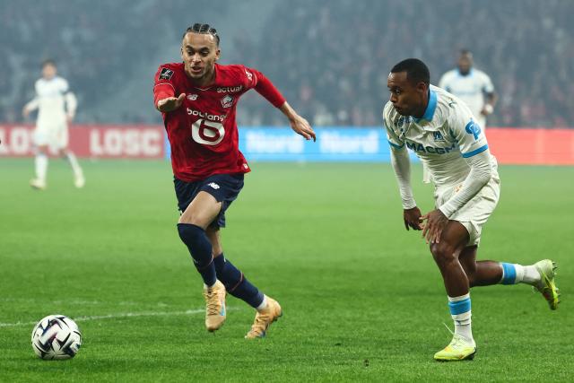 Lille's French midfielder #08 Ethan Mbappe (L) and Marseille's Brazilian forward #14 Igor Paixao fight for the ball during the French L1 football match between Lille LOSC and Olympique de Marseille (OM) at the Pierre-Mauroy stadium in Villeneuve-d'Ascq, northern France, on December 5, 2025. (Photo by Sameer AL-DOUMY / AFP)