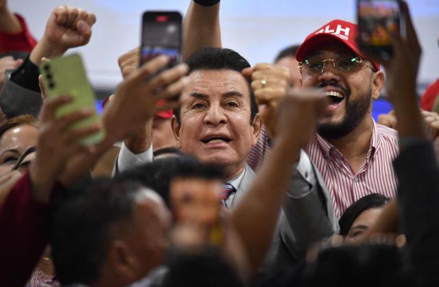 Salvador Nasralla, presidential candidate for the opposition Liberal Party, poses for pictures with supporters in Tegucigalpa on December 5, 2025. Hondurans waited on December 5, 2025, for results from a tight presidential race held five days earlier, with a technical tie persisting between Asfura, a right-wing candidate favored by US President Donald Trump, and the candidate for the Liberal Party Nasralla. (Photo by Orlando SIERRA / AFP)