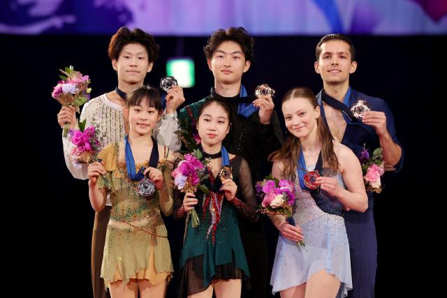 (L to R) Silver medallists China's Zhang Xuanqi and Feng Wenqiang, gold medallists China's Rui Guo and Zhang Yiwen and bronze medallists Canada's Ava Kemp and Yohnatan Elizarov pose during the medal ceremony for the Junior Pairs at the ISU Grand Prix of Figure Skating Final in Nagoya on December 6, 2025. (Photo by PAUL MILLER / AFP)