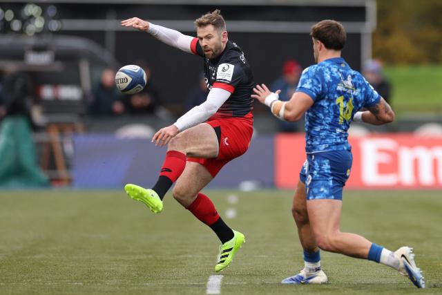 Saracens' English full-back Elliot Daly (L) kicks the ball through during the European Rugby Champions Cup pool 1 rugby union match between Saracens and Clermont Auvergne at StoneX Stadium in north London on December 6, 2025 (Photo by Adrian Dennis / AFP)