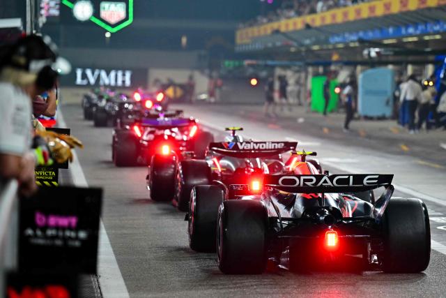 Cars line up in the pitlane during the qualifying session ahead of the Abu Dhabi Formula One Grand Prix at the Yas Marina Circuit in Abu Dhabi on December 6, 2025. (Photo by Giuseppe CACACE / POOL / AFP)