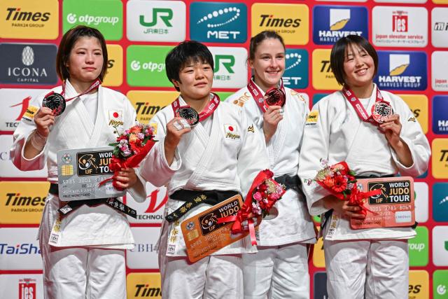 Gold medalist Japan's Haruka Kaju (2L), compatriot silver medalist Kirari Yamaguchi (L) with bronze medalists compatriot Narumi Tanioka (R) and Czech Republic's Renata Zachova (2R) pose on the podium after the women's under 63kg event at the Tokyo Grand Slam judo competition in Tokyo on December 6, 2025. (Photo by Toshifumi KITAMURA / AFP)