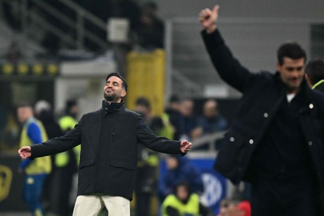 Como's Spanish coach Cesc Fabregas reacts during the Italian Serie A football match between Inter Milan and Como at San Siro stadium in Milan, on December 6, 2025. (Photo by Stefano RELLANDINI / AFP)