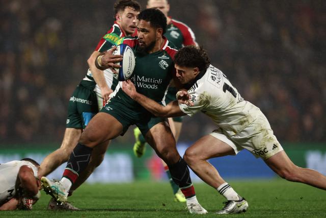 Leicester' New Zealander wing Solomone Kata (C) is tackled by La Rochelle's French wing Jules Favre (R) during the European Rugby Champions Cup rugby union match between Stade Rochelais (La Rochelle) and Leicester Tigers at the Marcel-Deflandre Stadium in La Rochelle, western France on December 6, 2025. (Photo by ROMAIN PERROCHEAU / AFP)