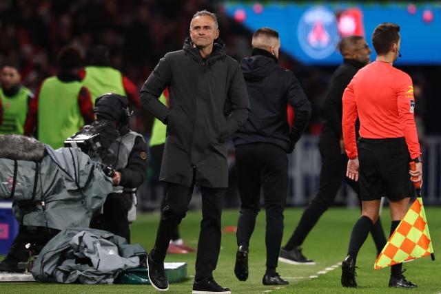 Paris Saint-Germain's Spanish headcoach Luis Enrique (C) reacts during the French L1 football match between Paris Saint-Germain (PSG) and Stade Rennais FC at the Parc des Princes stadium in Paris on December 6, 2025. (Photo by FRANCK FIFE / AFP)