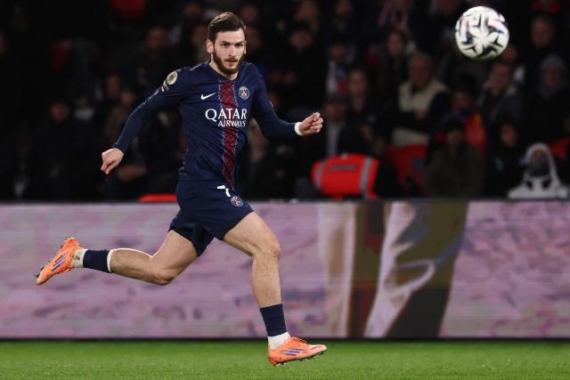 Paris Saint-Germain's Georgian forward #07 Khvicha Kvaratskhelia runs with the ball during the French L1 football match between Paris Saint-Germain (PSG) and Stade Rennais FC at the Parc des Princes stadium in Paris on December 6, 2025. (Photo by FRANCK FIFE / AFP)