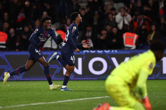 Paris Saint-Germain's French forward #49 Ibrahim Mbaye (C) celebrates scoring his team's fourth goal during the French L1 football match between Paris Saint-Germain (PSG) and Stade Rennais FC at the Parc des Princes stadium in Paris on December 6, 2025. (Photo by FRANCK FIFE / AFP)