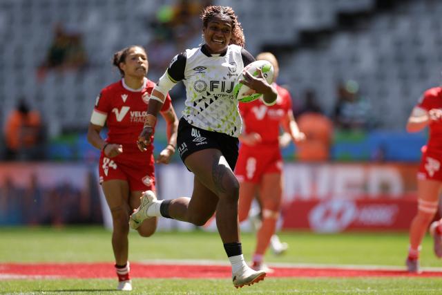 Fiji's Adita Milinia runs with the ball to score a try during the 5th place Semi Final HSBC World Rugby Sevens Series women's rugby match between Fiji and Canada at the DHL stadium in Cape Town on December 7, 2025. (Photo by GIANLUIGI GUERCIA / AFP)