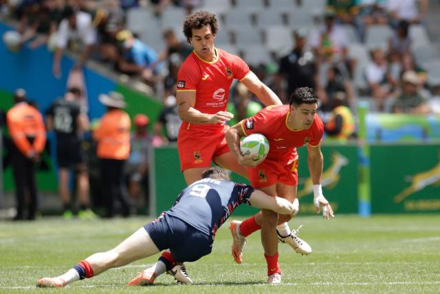 Spain's Anton Legorburu Anso is tackled during the 5th place Semi Final HSBC World Rugby Sevens Series men's rugby match between Spain and Great Britain at the DHL stadium in Cape Town on December 7, 2025. (Photo by GIANLUIGI GUERCIA / AFP)