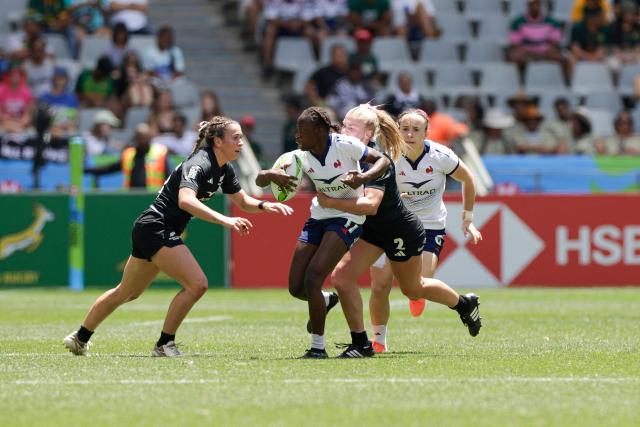 France's Mariama Tandiang is tackled during the Semi Final HSBC World Rugby Sevens Series women's rugby match between New Zealand and France at the DHL stadium in Cape Town on December 7, 2025. (Photo by GIANLUIGI GUERCIA / AFP)