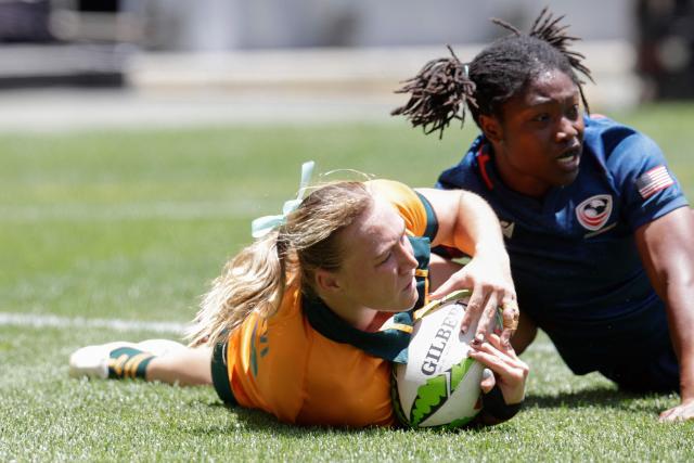 Australia's Maddison Levi scores a try during the Semi Final HSBC World Rugby Sevens Series women's rugby match between Australia and USA at the DHL stadium in Cape Town on December 7, 2025. (Photo by GIANLUIGI GUERCIA / AFP)
