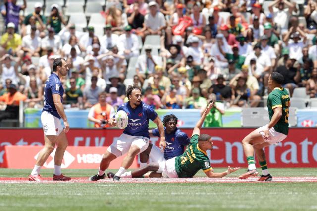 France's Liam Delamare runs with the ball during the Semi Final HSBC World Rugby Sevens Series men's rugby match between South Africa and France at the DHL stadium in Cape Town on December 7, 2025. (Photo by GIANLUIGI GUERCIA / AFP)
