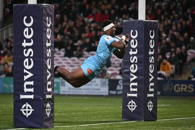 Castres' Fijian centre Vuate Karawalevu dives over the line to score the first try during the European Rugby Champions Cup pool 2 rugby union match between Gloucester and Castres Olympique at the Kingsholm Stadium in Gloucester on December 7, 2025 (Photo by JUSTIN TALLIS / AFP)